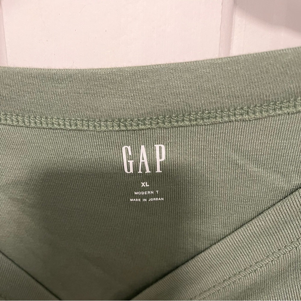 GAP Sage Green V-Neck Tee XL